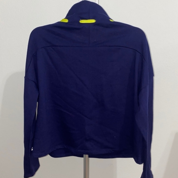 Pullover - Picture 2 of 2